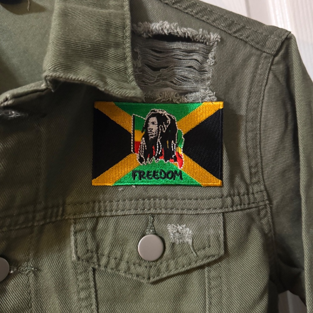 Woman’s jacket - Picture 3 of 5